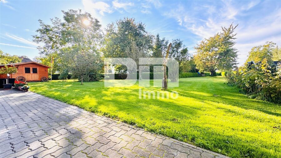 Modernes Ein-/Zweifamilienhaus mit PV Anlage und großer Doppelgarage auf herrlichem Anwesen - Großer Gartenbereich